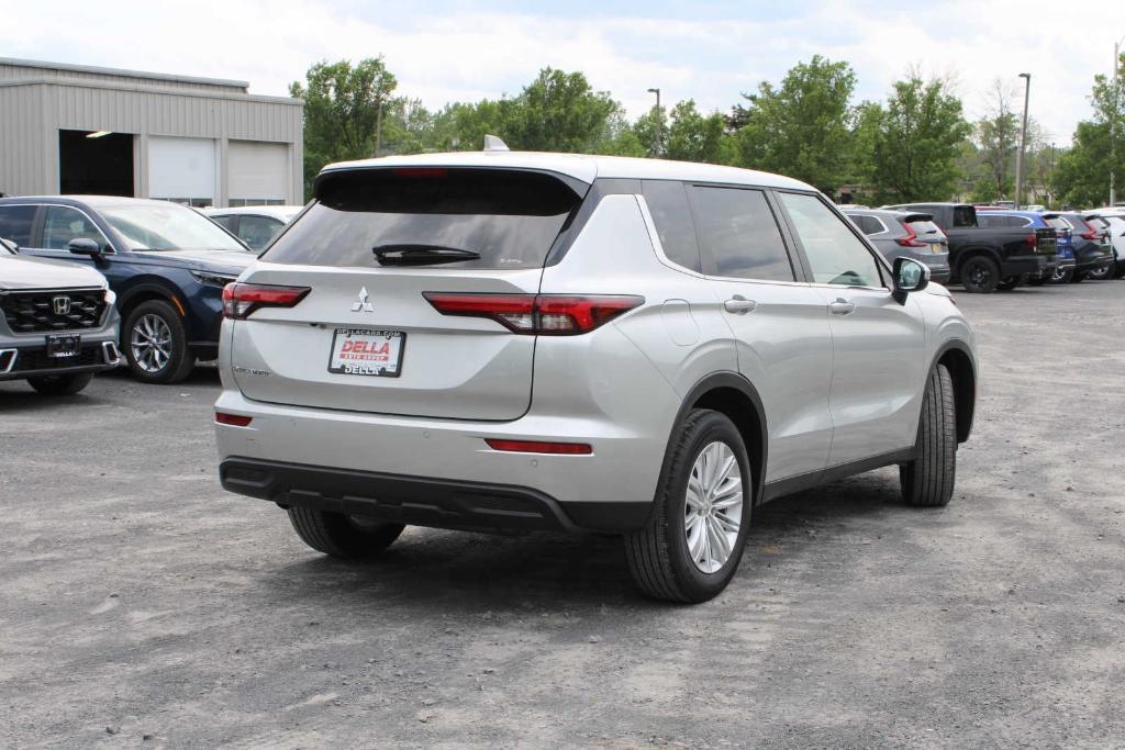 new 2024 Mitsubishi Outlander car, priced at $30,884