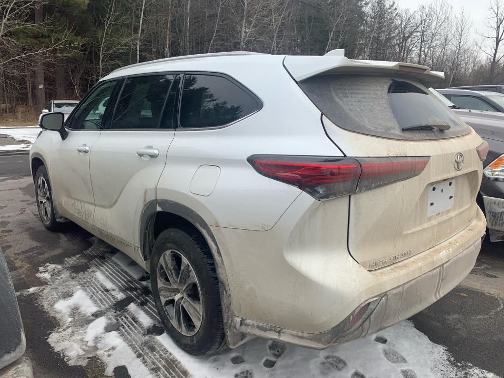 used 2022 Toyota Highlander car, priced at $35,691