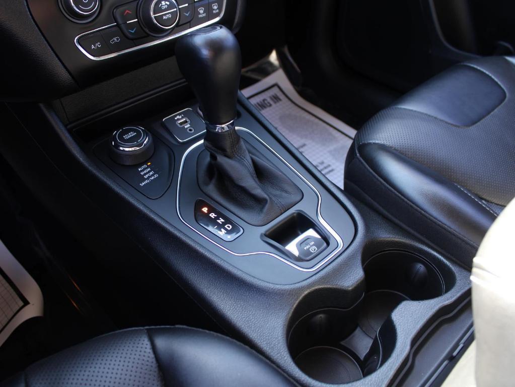 used 2022 Jeep Cherokee car, priced at $18,025
