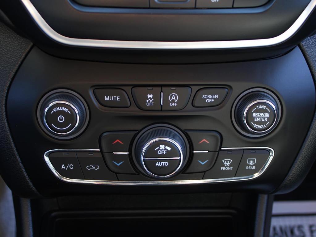 used 2022 Jeep Cherokee car, priced at $18,025