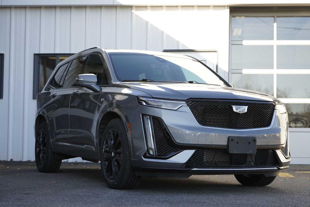 used 2022 Cadillac XT6 car, priced at $42,980