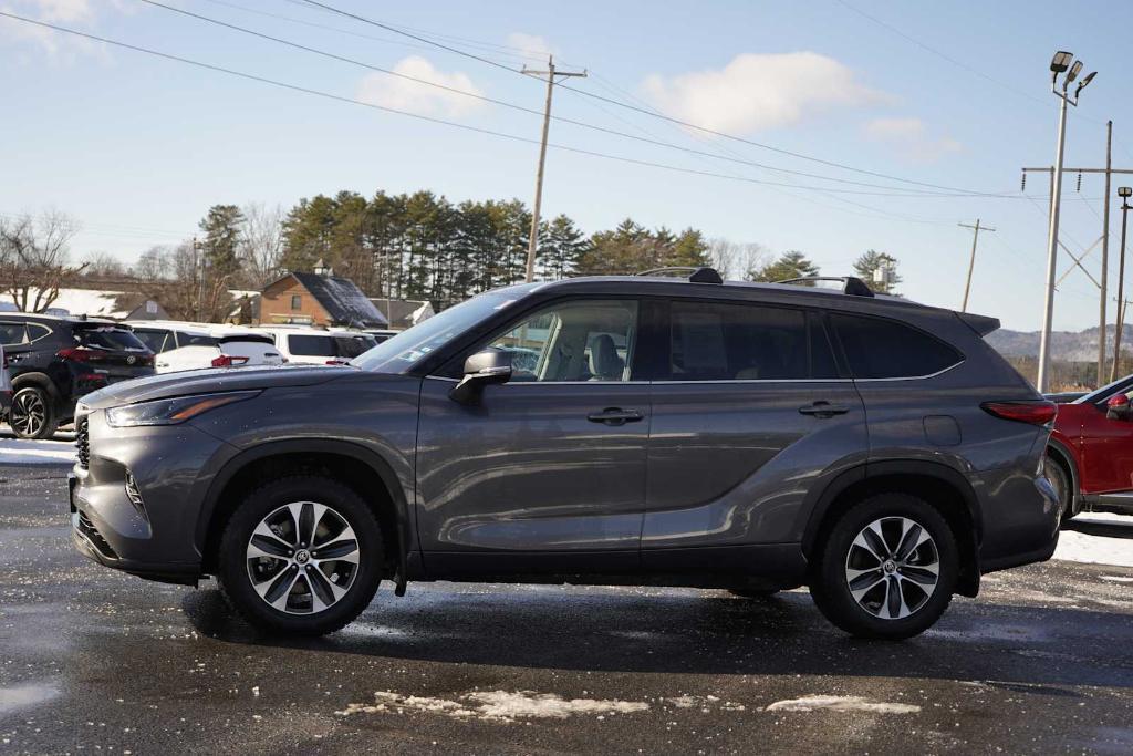 used 2022 Toyota Highlander car, priced at $36,980