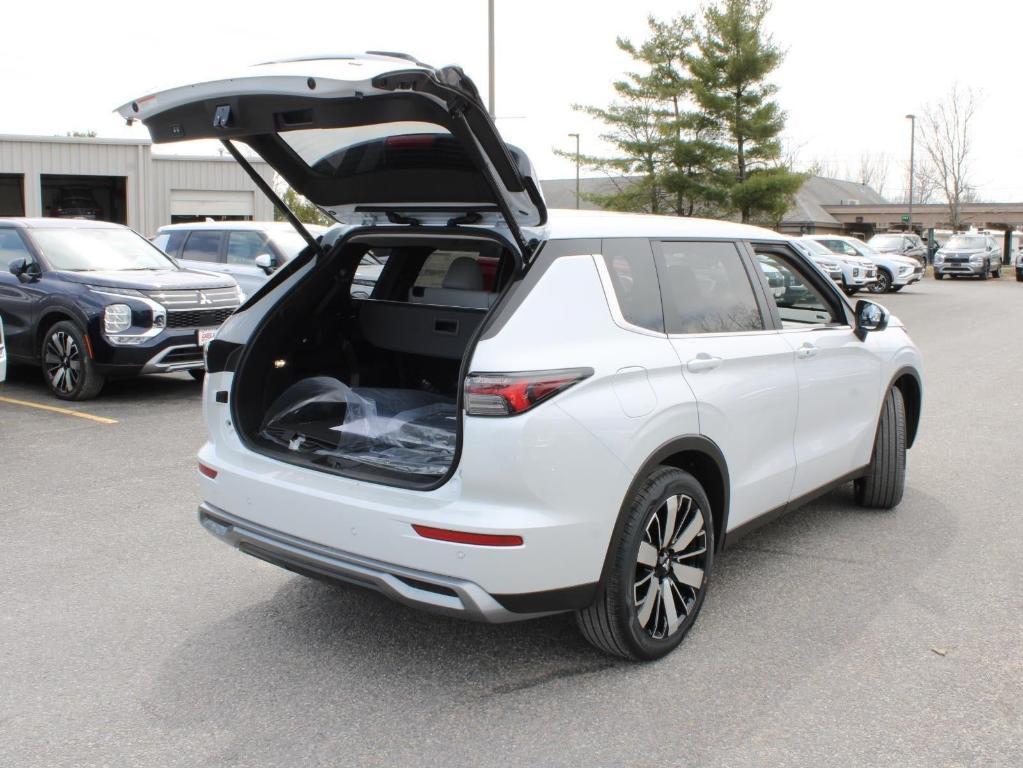 new 2025 Mitsubishi Outlander car, priced at $37,065