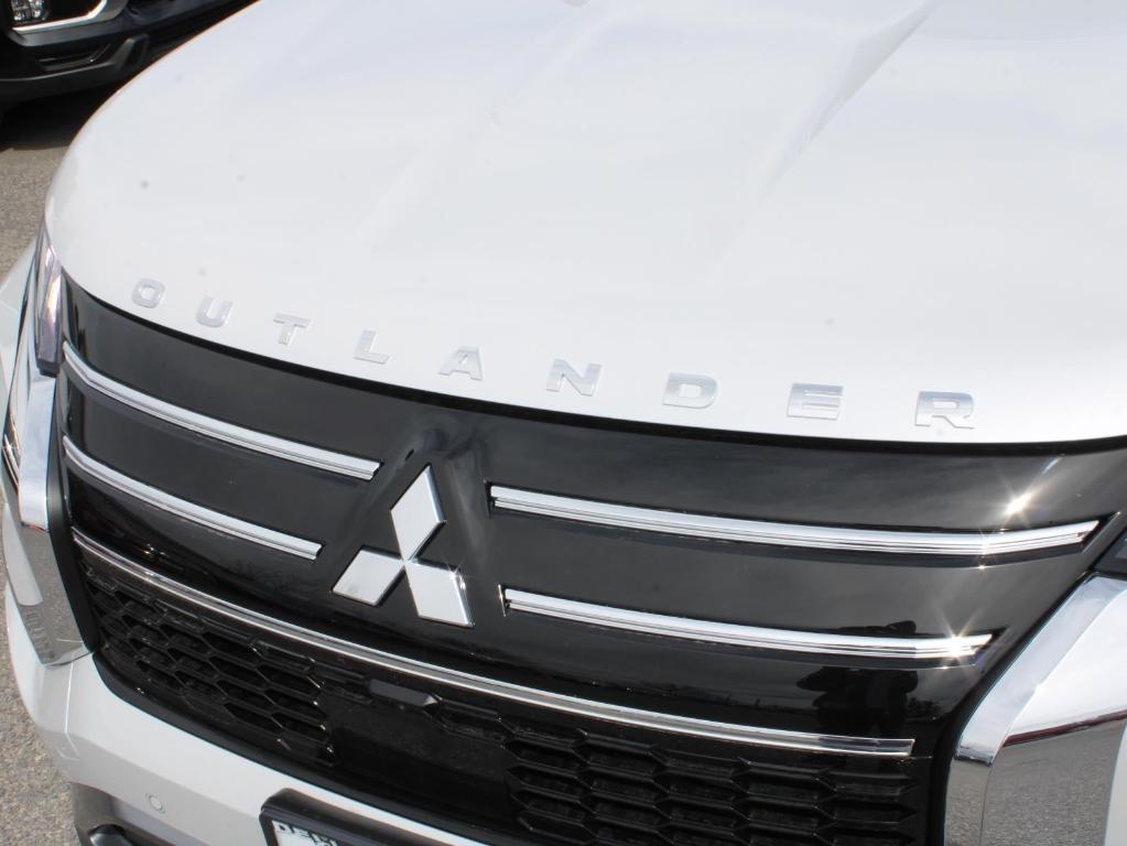 new 2025 Mitsubishi Outlander car, priced at $37,065