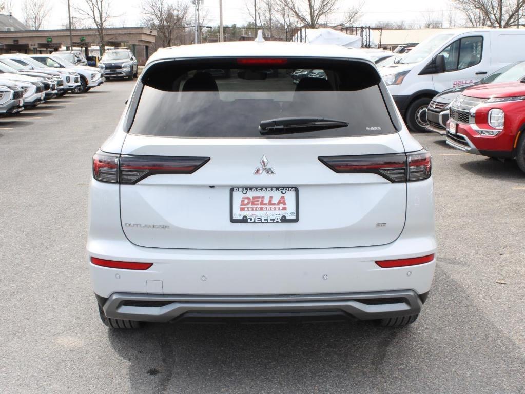 new 2025 Mitsubishi Outlander car, priced at $37,065