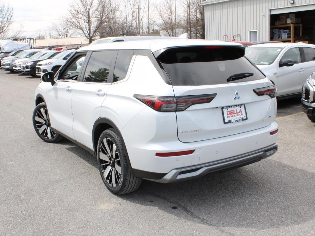new 2025 Mitsubishi Outlander car, priced at $37,065