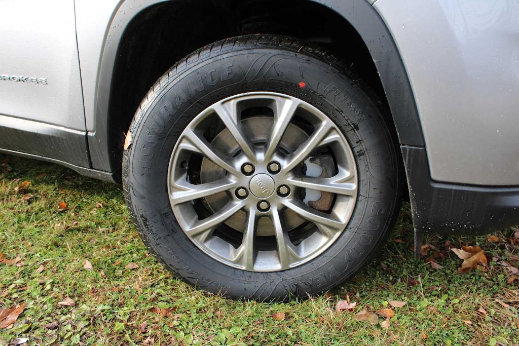 used 2019 Jeep Cherokee car, priced at $14,999