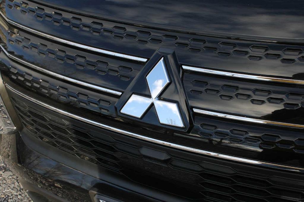 new 2025 Mitsubishi Outlander PHEV car, priced at $40,860