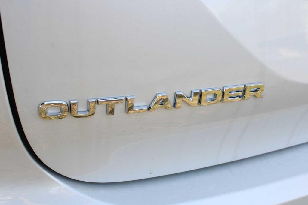 new 2024 Mitsubishi Outlander car, priced at $39,800