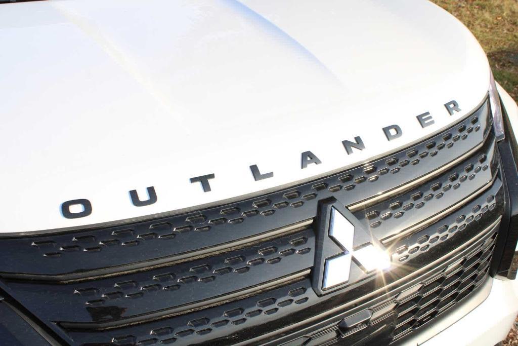 new 2024 Mitsubishi Outlander car, priced at $39,800