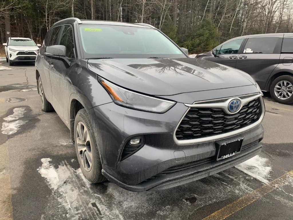 used 2024 Toyota Highlander Hybrid car, priced at $46,000