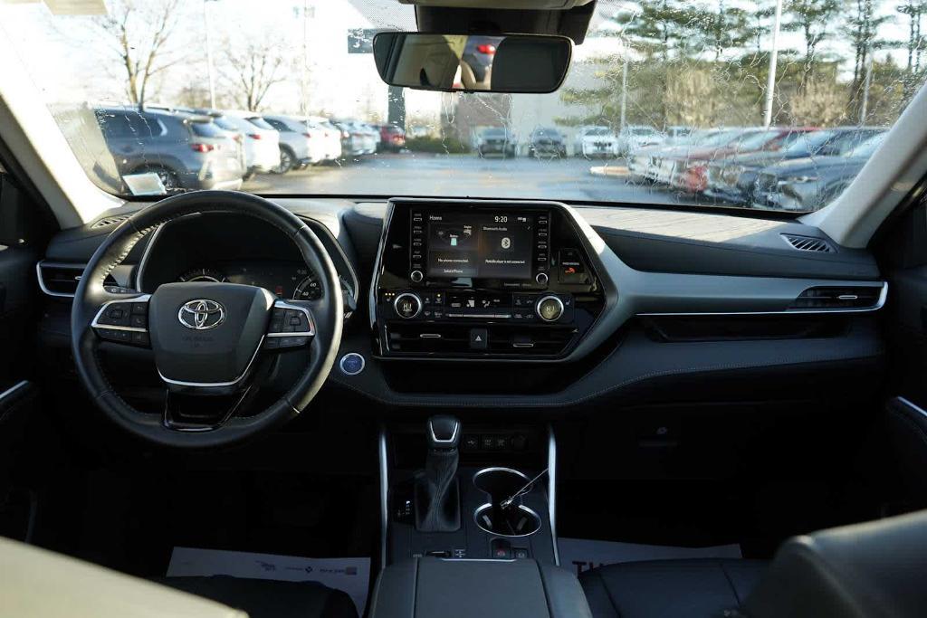 used 2021 Toyota Highlander Hybrid car, priced at $33,538