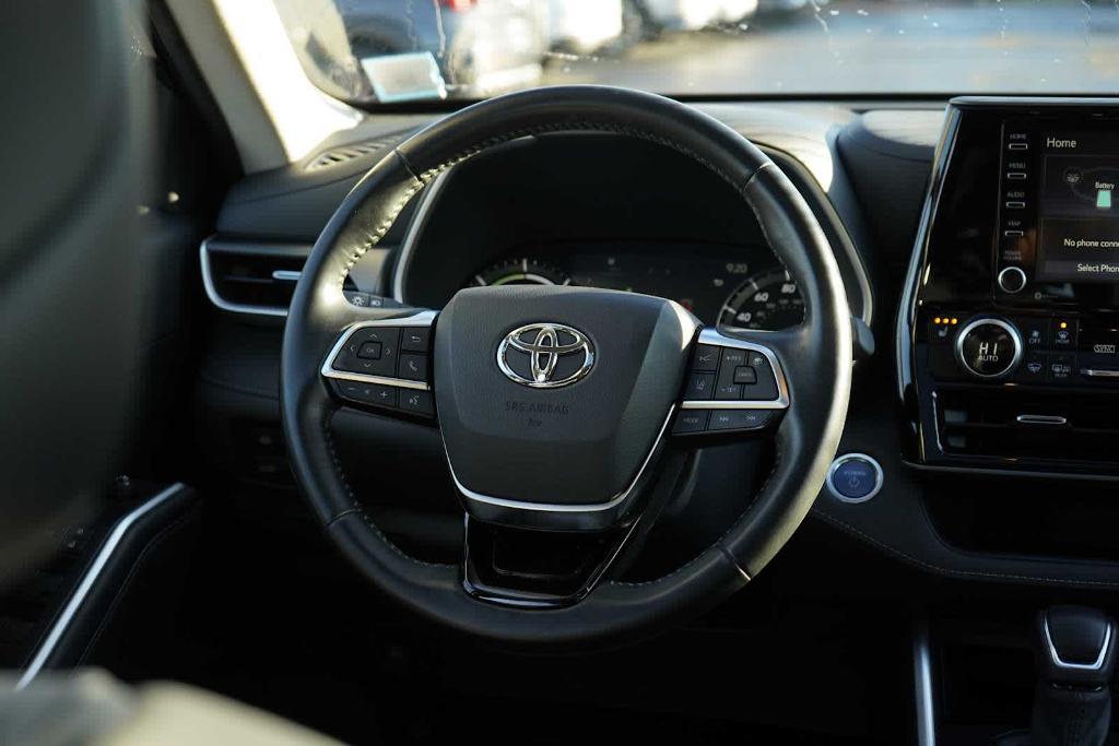 used 2021 Toyota Highlander Hybrid car, priced at $33,538