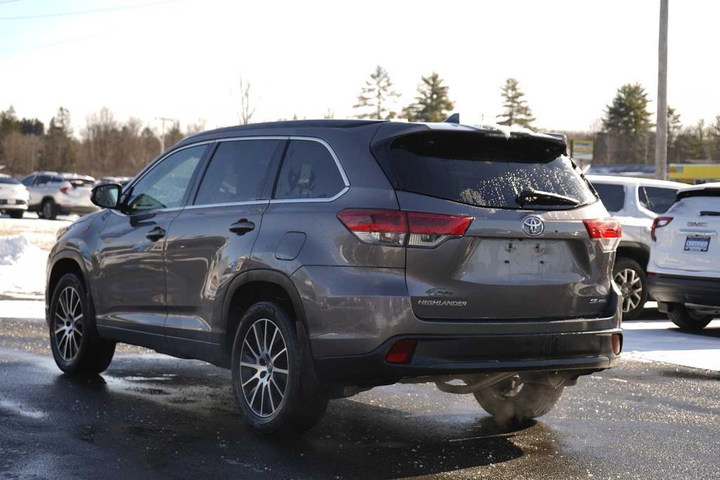 used 2018 Toyota Highlander car, priced at $26,980