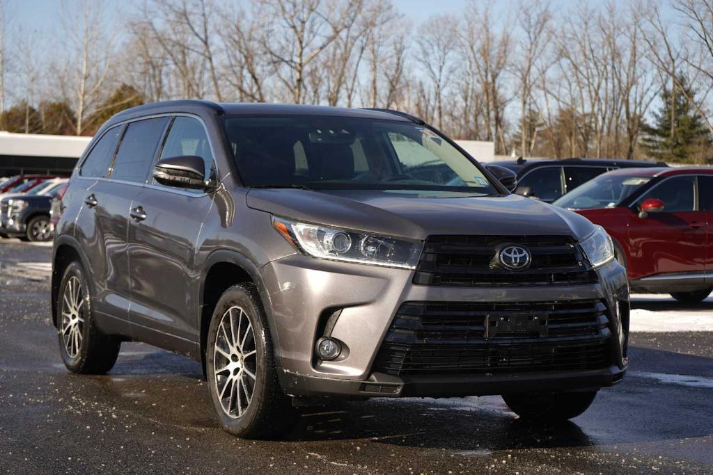 used 2018 Toyota Highlander car, priced at $26,980