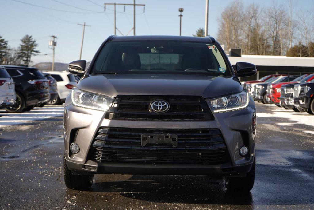 used 2018 Toyota Highlander car, priced at $26,980