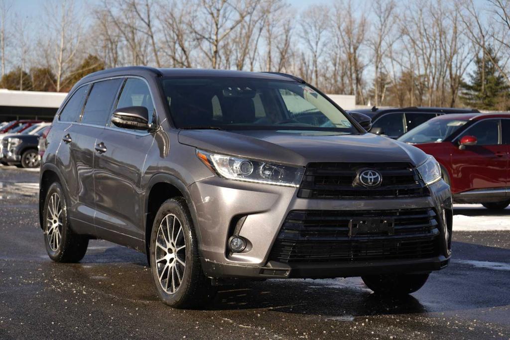 used 2018 Toyota Highlander car, priced at $26,980