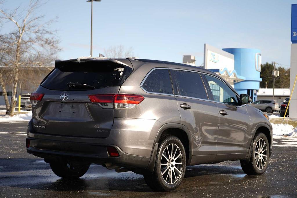 used 2018 Toyota Highlander car, priced at $26,980