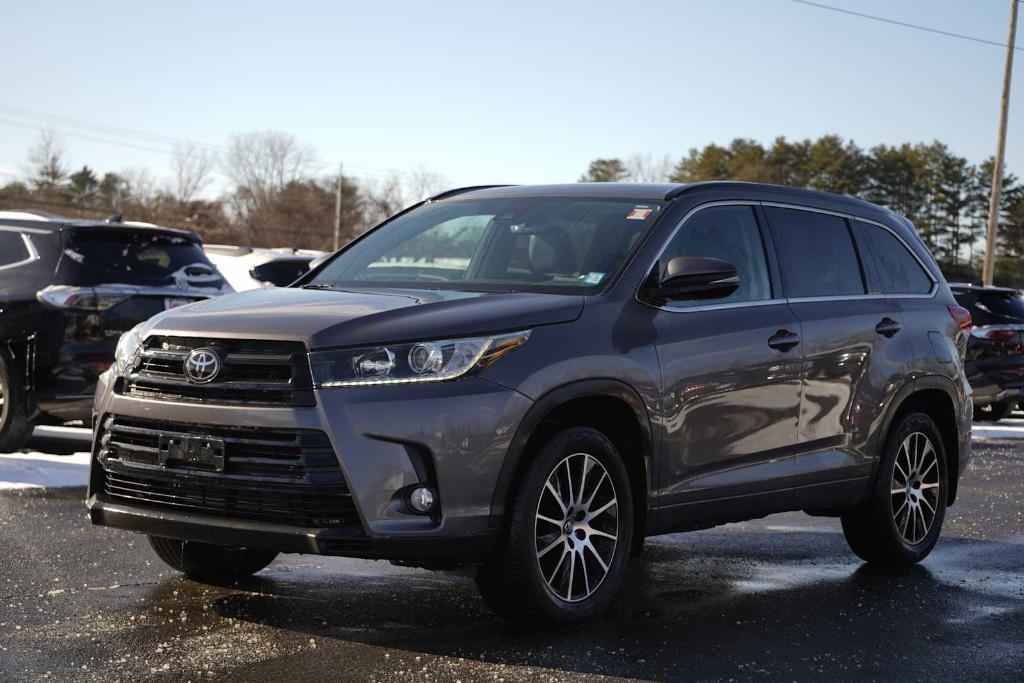 used 2018 Toyota Highlander car, priced at $26,980