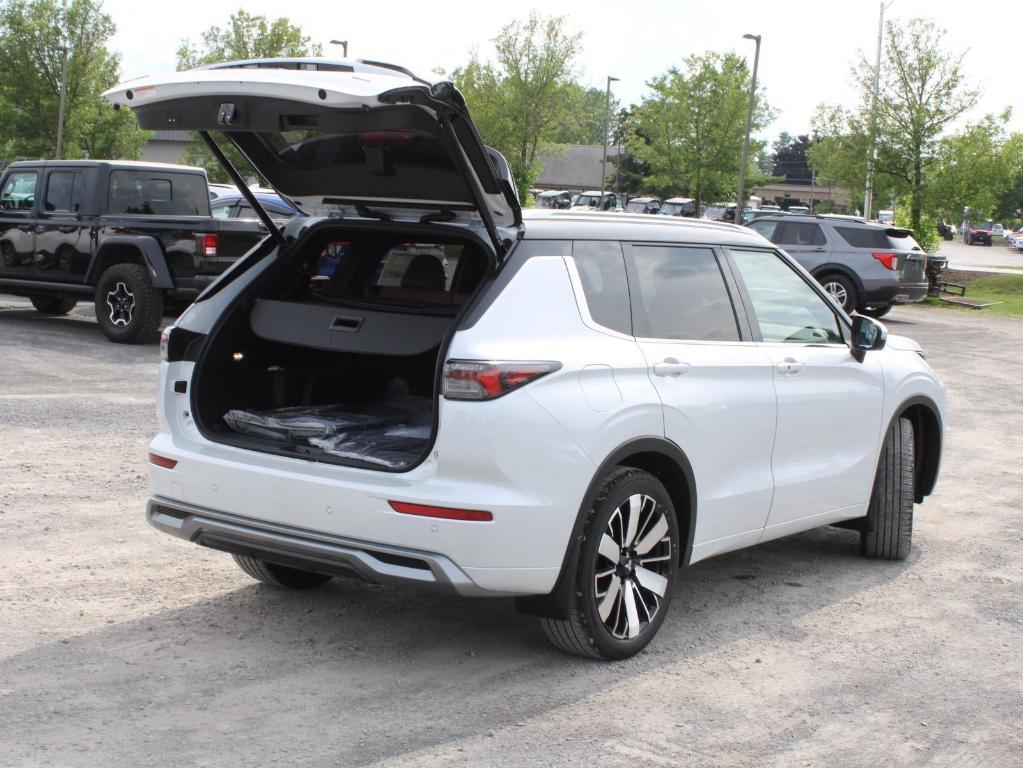 new 2025 Mitsubishi Outlander car, priced at $43,870