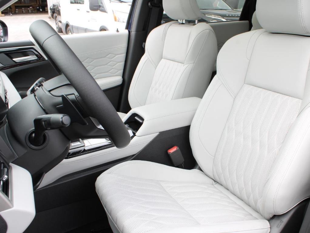 new 2025 Mitsubishi Outlander car, priced at $38,180