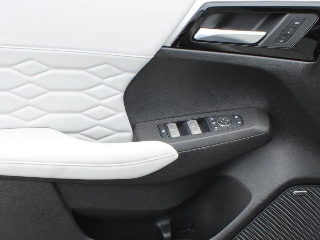 new 2025 Mitsubishi Outlander car, priced at $38,180