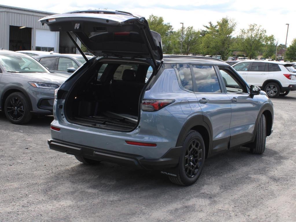 new 2025 Mitsubishi Outlander car, priced at $37,785