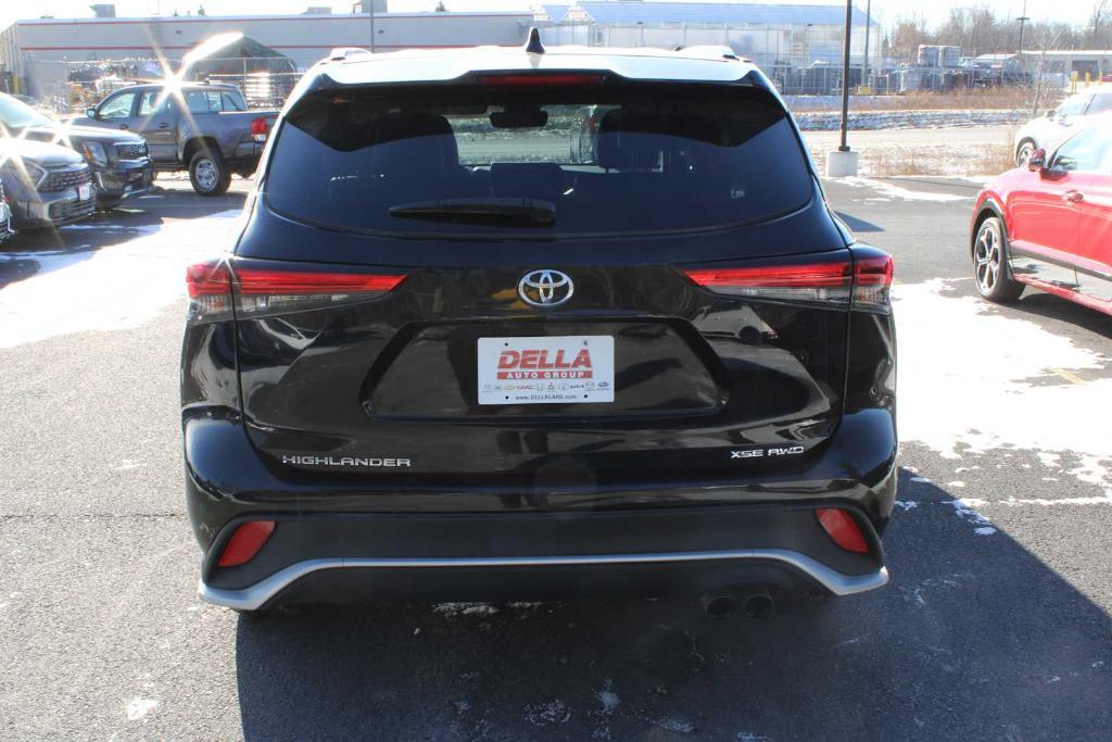 used 2022 Toyota Highlander car, priced at $37,235