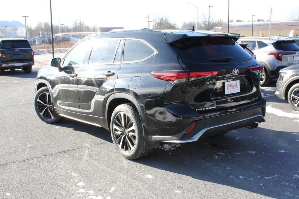 used 2022 Toyota Highlander car, priced at $37,235