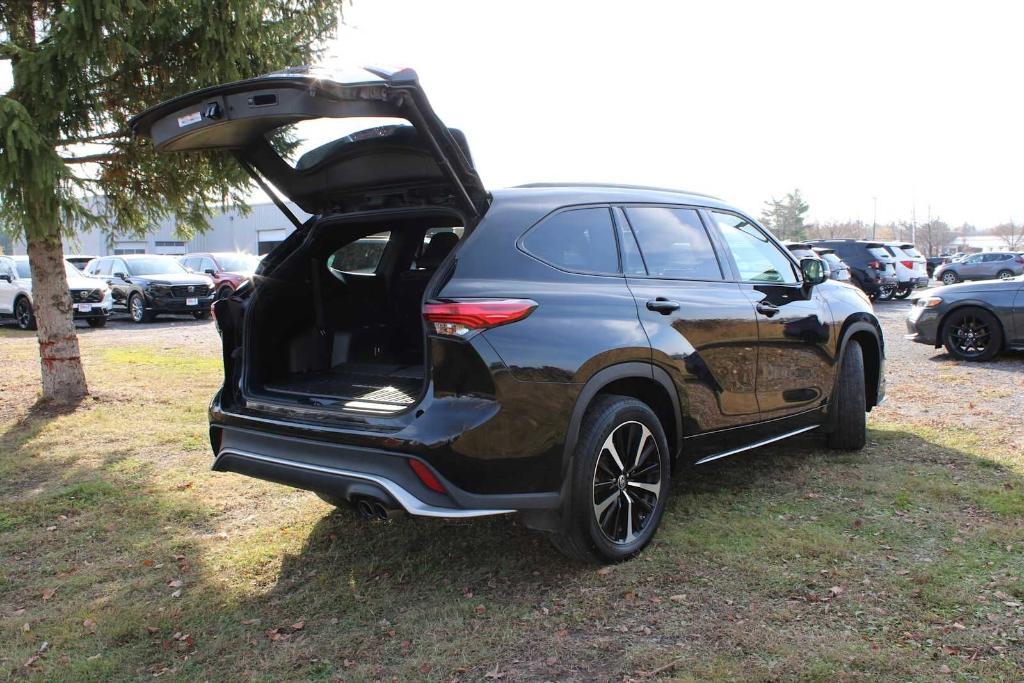 used 2022 Toyota Highlander car, priced at $36,997