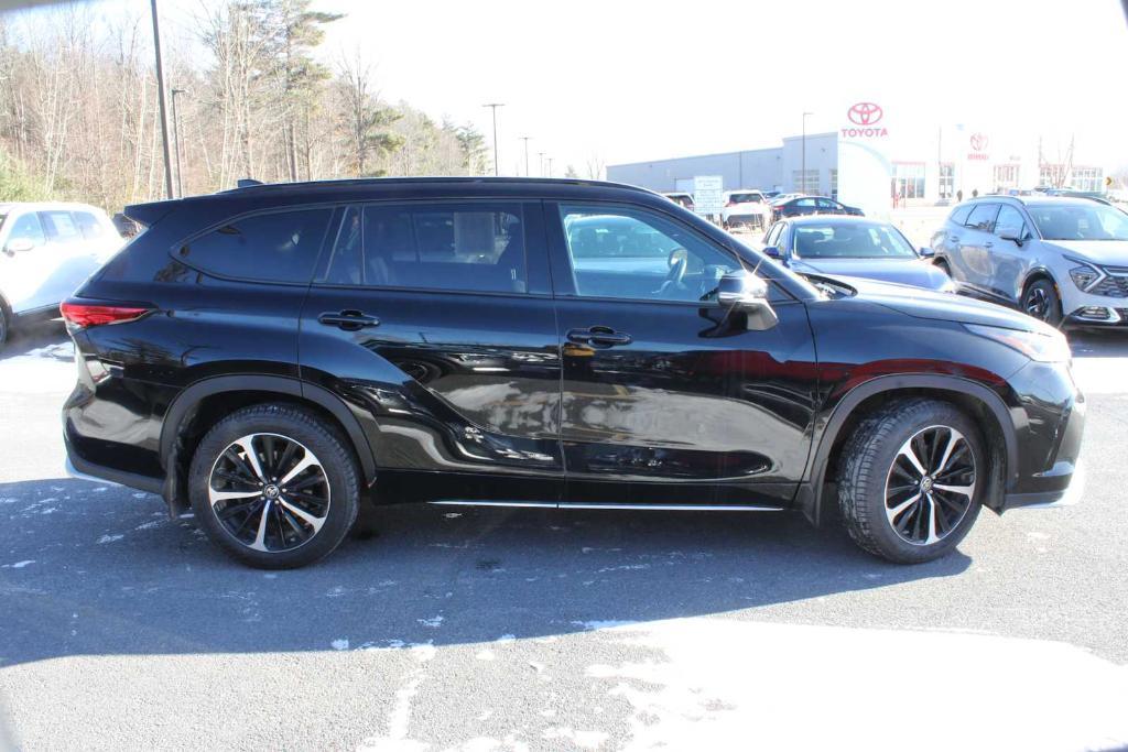 used 2022 Toyota Highlander car, priced at $37,235