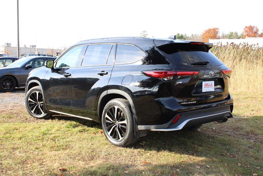 used 2022 Toyota Highlander car, priced at $36,997