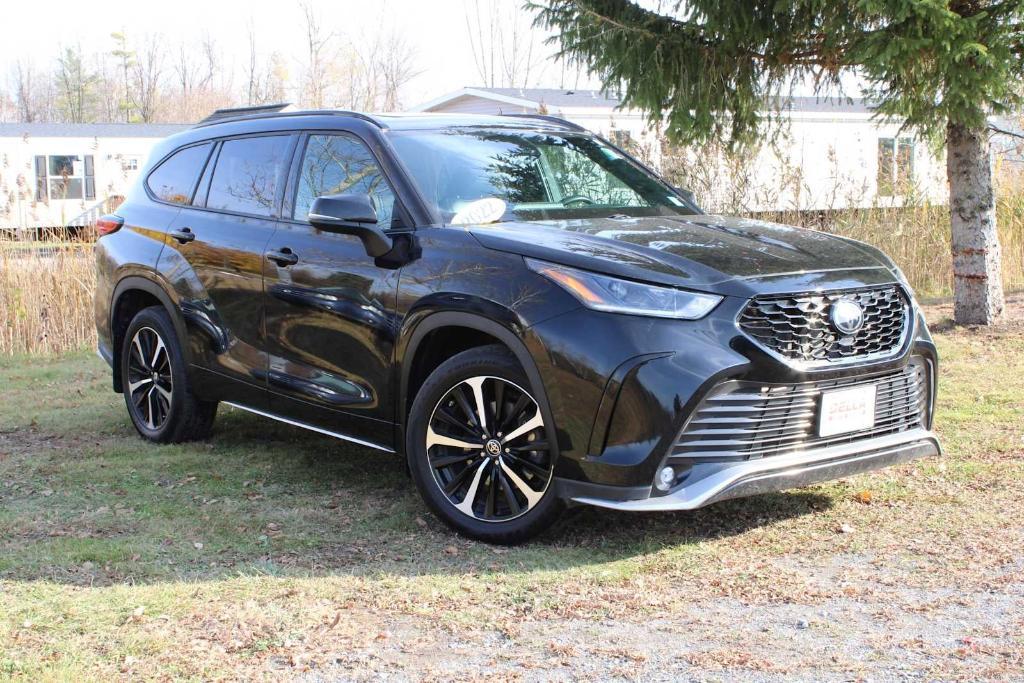 used 2022 Toyota Highlander car, priced at $36,814