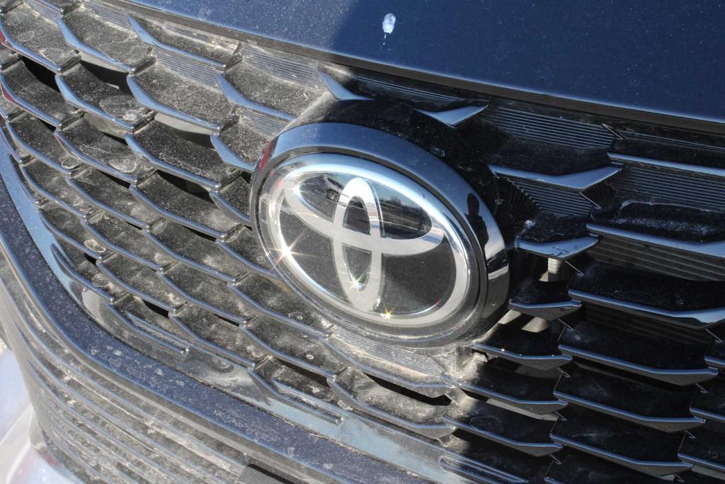 used 2022 Toyota Highlander car, priced at $37,235