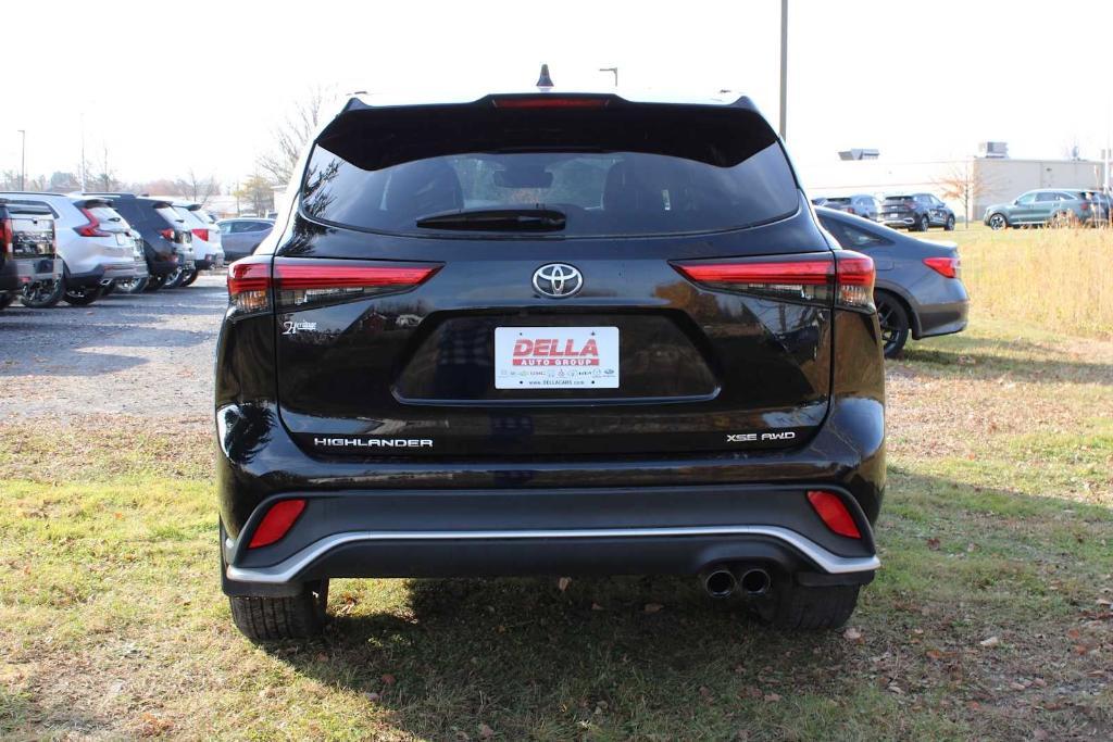 used 2022 Toyota Highlander car, priced at $36,997