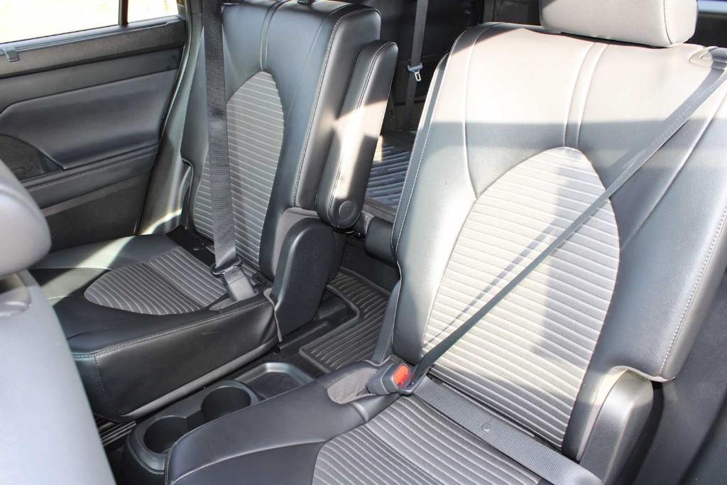 used 2022 Toyota Highlander car, priced at $36,997