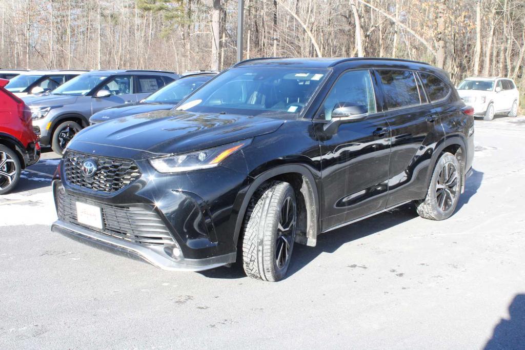 used 2022 Toyota Highlander car, priced at $37,235