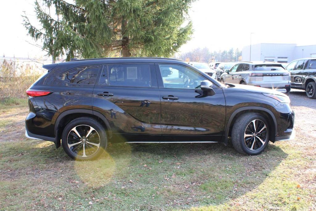 used 2022 Toyota Highlander car, priced at $36,997