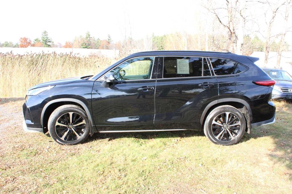 used 2022 Toyota Highlander car, priced at $36,997