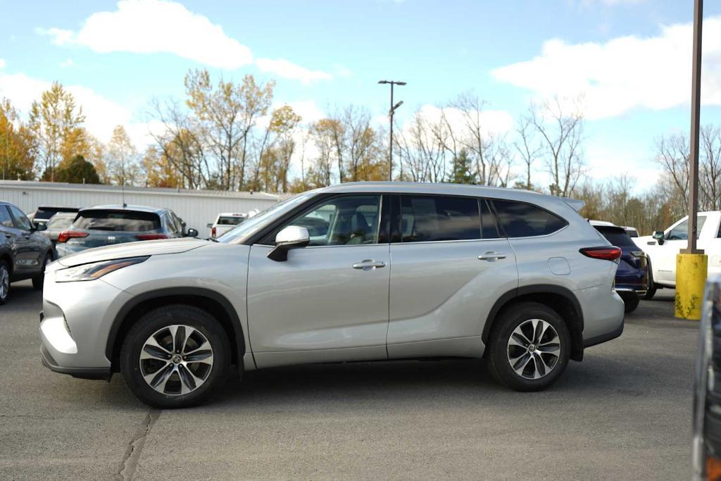 used 2021 Toyota Highlander car, priced at $34,280