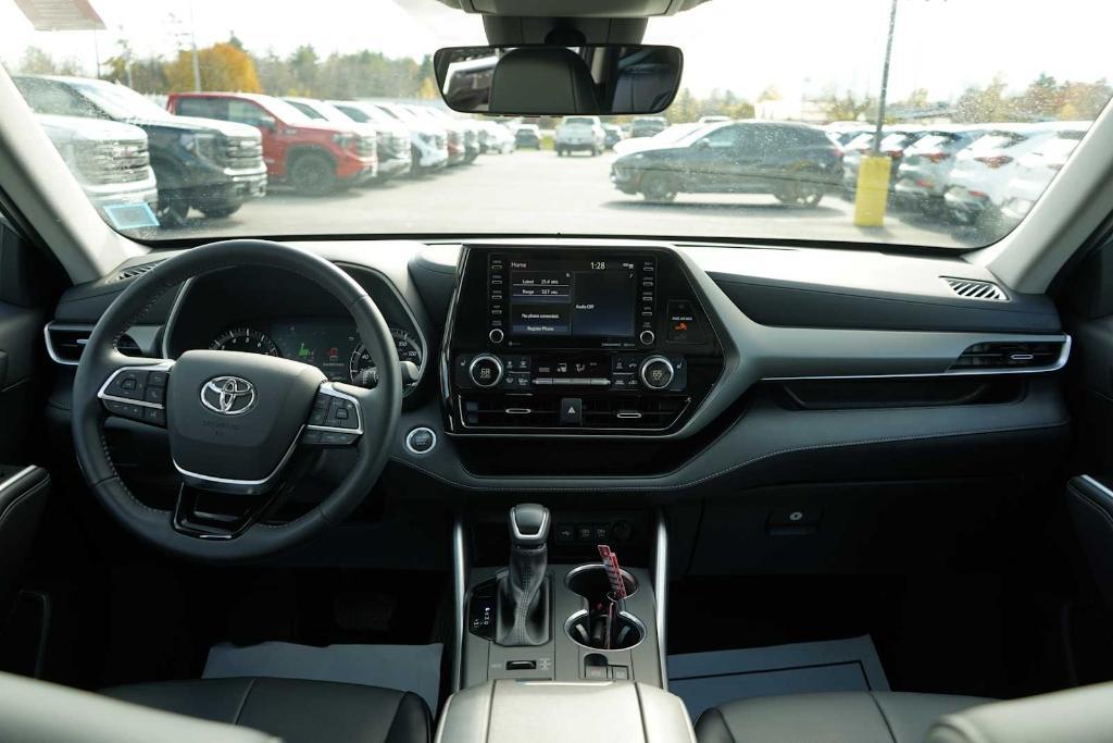 used 2021 Toyota Highlander car, priced at $34,280