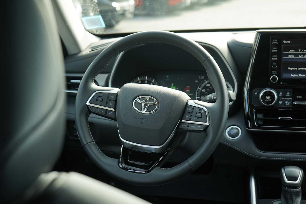 used 2021 Toyota Highlander car, priced at $34,280