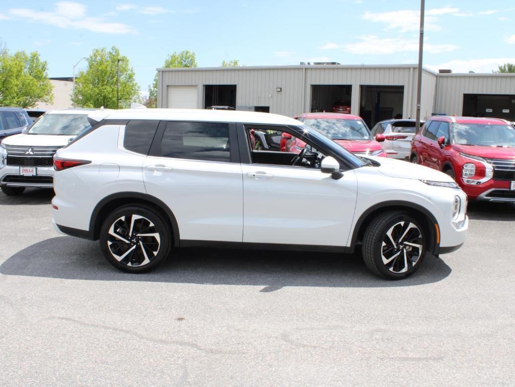 used 2024 Mitsubishi Outlander car, priced at $26,000
