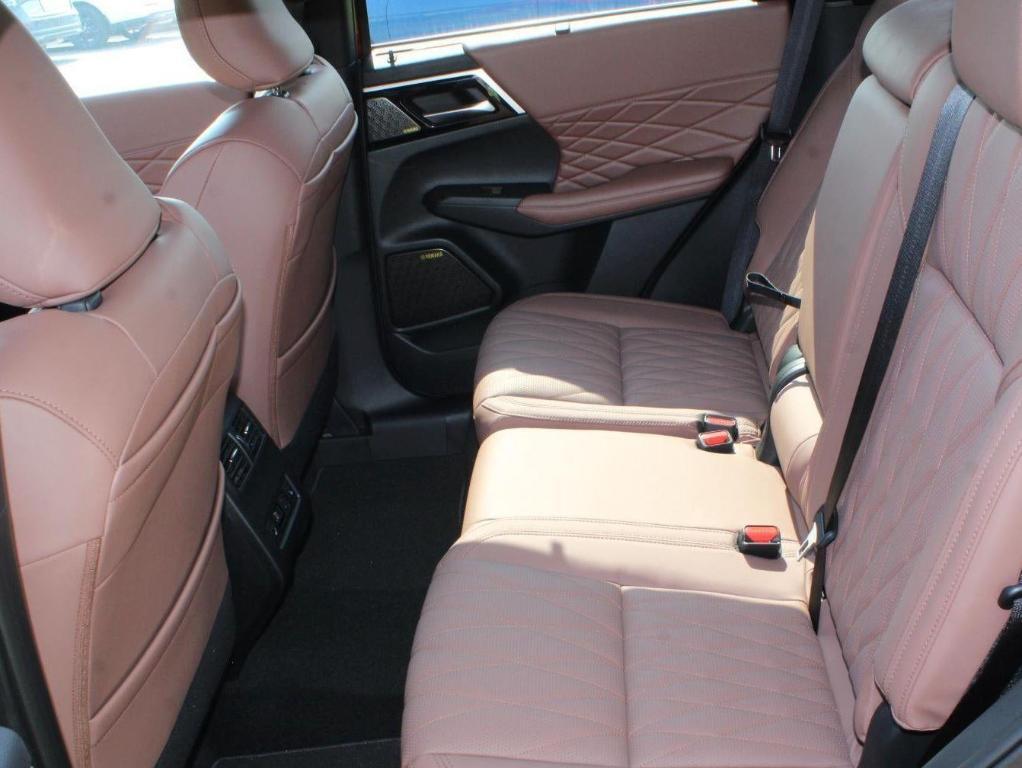 new 2025 Mitsubishi Outlander car, priced at $44,125