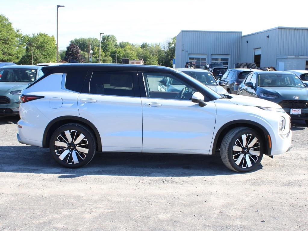 new 2025 Mitsubishi Outlander car, priced at $44,125
