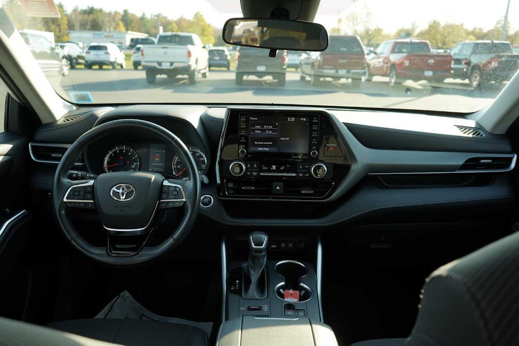 used 2021 Toyota Highlander car, priced at $30,980