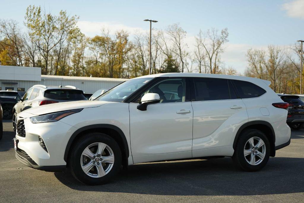 used 2021 Toyota Highlander car, priced at $30,980