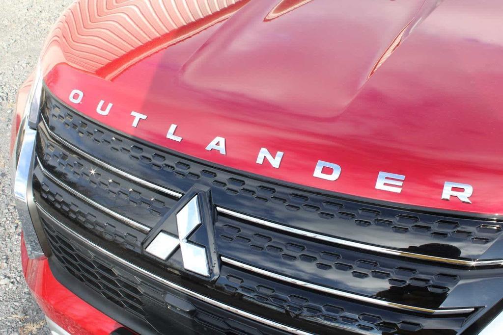 new 2024 Mitsubishi Outlander car, priced at $35,305