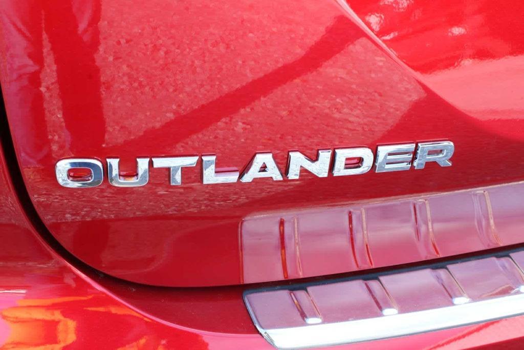 new 2024 Mitsubishi Outlander car, priced at $35,305