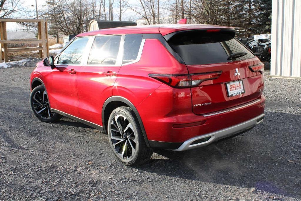 new 2024 Mitsubishi Outlander car, priced at $35,305